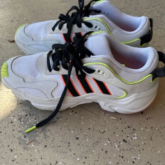 Limited edition White adidas with neon lining - Picture 2 of 9